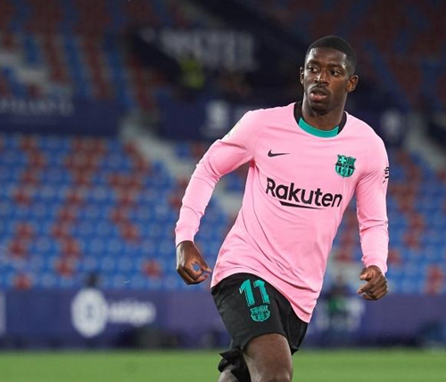 齐达内访华与樊振东互动，展现球技，赞其乒乓球成就，两人友好交流，共话皇马。（齐达内访华与樊振东同台互动，秀球技点赞其乒乓成就，友好交流共话皇马）