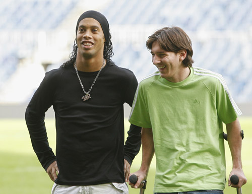 英媒：热刺有意罗德里戈和伊尔迪兹，范德芬是皇马引援目标（英媒：热刺追罗德里戈、伊尔迪兹，皇马将范德芬列为引援对象）