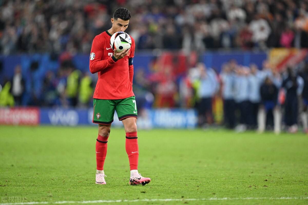 B费获评9.3分+加冕MVP：无敌双响炮+大师级挑传助攻，太丝滑了（B费斩获9.3分当选MVP：梅开二度+大师挑传助攻，表现行云流水）