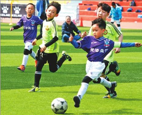 [中超]第29轮：上海海港3-0浙江俱乐部 集锦