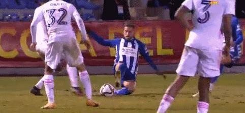 普拉蒂尼等尤文传奇与一线队见面，并参观海瑟尔惨案纪念碑（普拉蒂尼等尤文名宿与一线队会合，赴海瑟尔惨案纪念碑致敬）