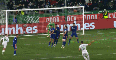 迪卡尼奥：索默瞎扑救导致丢球；恰20本应该犯规阻止米兰反击（迪卡尼奥怒批索默扑救失误酿丢球：恰20应战术犯规遏制米兰反击）